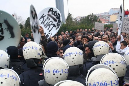 Posta Gazetesi Önündeki Protestoya Polis Müdahale Etti