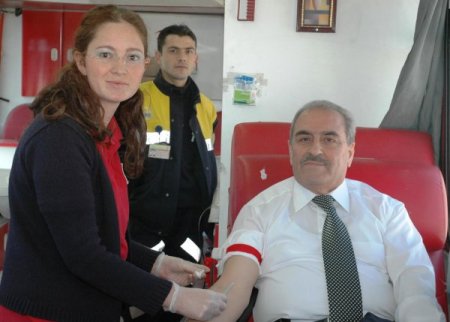 Postacılar Kan Vermeye Motosikletleri İle Geldi