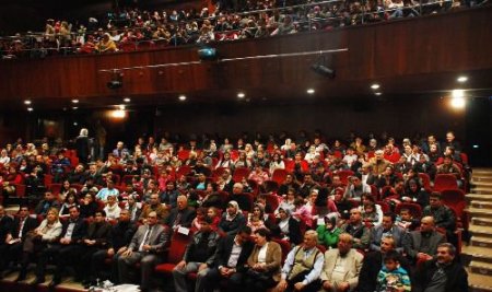 Pozantı Esnafı Ve Belediye Personeli Aynı Sahneyi Paylaşıyor