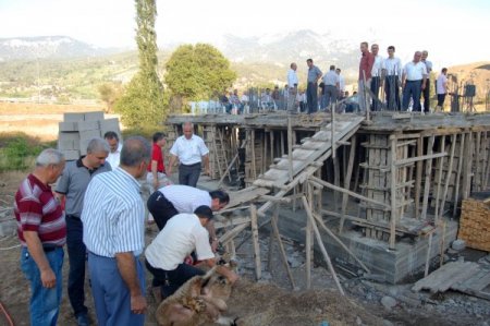 Pozantı'ya Yapılacak 100 Öğrenci Kapasiteli Yurt Ve Dershanenin Temeli Atıldı