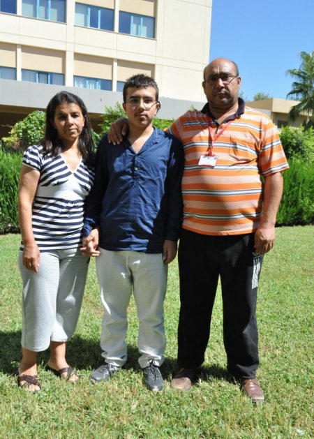 Problemli böbreği dışarı çıkarıp tedavi ettikten sonra hastaya yeniden nakletti