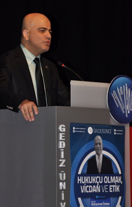 Prof Özekes: Adaletin tecellisi için 24 yaşında hakim olmamalı