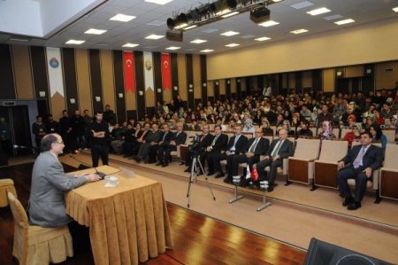 Prof. Dr. Cihan Okuyucu, Kahramanmaraş'ta Mevlana'yı anlattı
