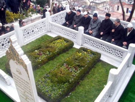 Prof. Dr. Esad Coşan Hocaefendi Doğumunun 74'üncü Yılında Mezarı Başında Yad Edildi