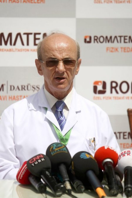 Prof. Dr. Kalyon: Tatlıses'in Durumu İyi, Şarkı Söyleme Çalışmalarına Başladı