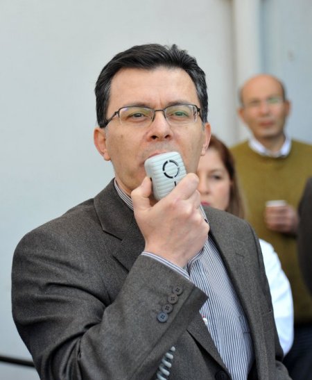 Profesörler Tıp Fakültesi'ne 'mescit istemiyoruz' eylemi yaptı