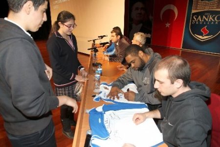 Profesyonel basketbolcular SANKO’lu öğrencilerle buluştu