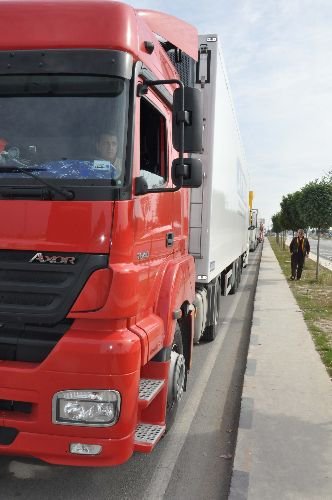 Programların Güncelleştirilmesi Sınır Kapılarında Uzun Araç Kuyruğu Oluşturdu