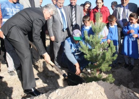 Protokol, öğrencilerle fidan dikti