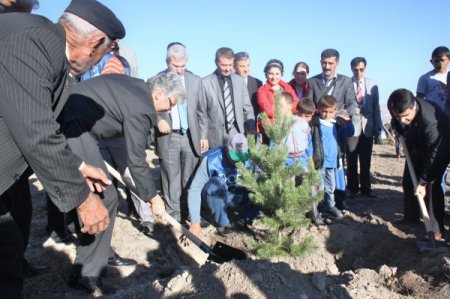 Protokol, öğrencilerle fidan dikti