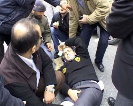 Ptt Soyguncuları, Güvenlik Görevlisini Bacağından Vurdu
