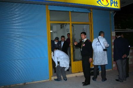 Ptt Şubesi, Silahlı Ve Kar Maskeli Kişi Tarafından Soyuldu