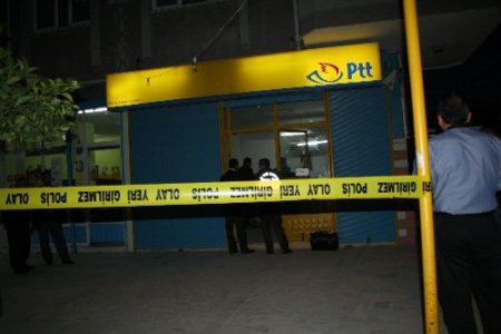 Ptt Şubesi, Silahlı Ve Kar Maskeli Kişi Tarafından Soyuldu