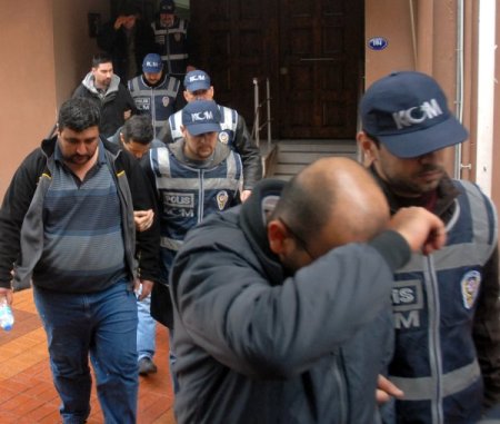 PTT'nin posta taşıma ihalelerine fesat karıştıran çete çökertildi