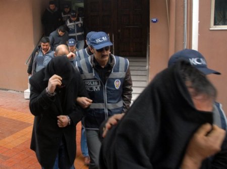 PTT'nin posta taşıma ihalelerine fesat karıştıran çete çökertildi