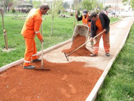Pursaklar'da Parkların Bakımına Hız Verildi