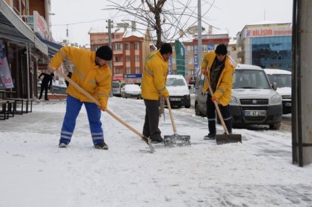 Pursaklar’da yoğun kar mesaisi var