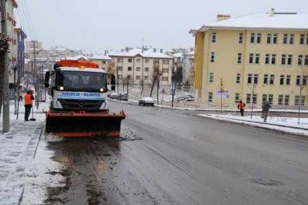 Pursaklar’da yoğun kar mesaisi var