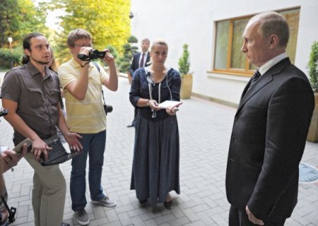 Putin, ABD Büyükelçisi'ne saldırıyı kınadı, inançlara saygılı olunmasını istedi