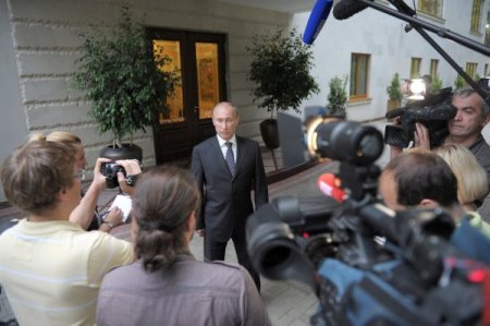 Putin, ABD Büyükelçisi'ne saldırıyı kınadı, inançlara saygılı olunmasını istedi