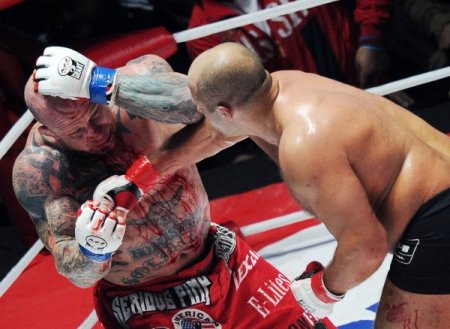 Putin, Karma Dövüş Müsabakasında Protesto Edildi