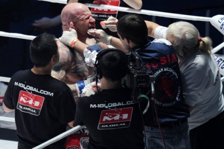 Putin, Karma Dövüş Müsabakasında Protesto Edildi