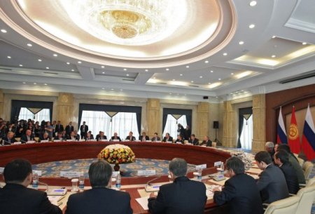 Putin, Kırgız liderle 15 yıllık askeri üs anlaşması imzaladı