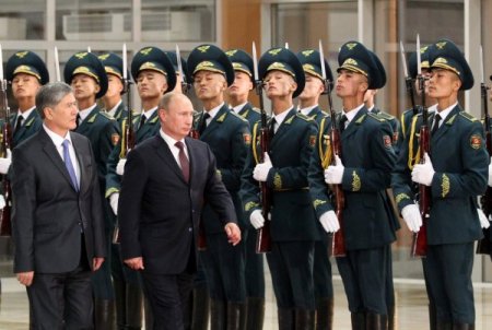 Putin, Kırgız liderle 15 yıllık askeri üs anlaşması imzaladı