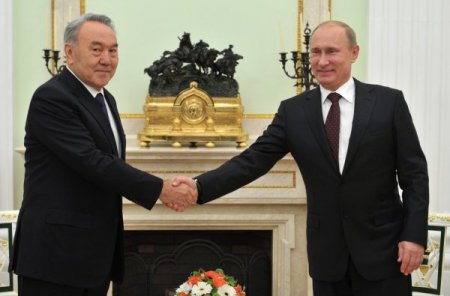 Putin, Nazarbayev’le ortaklığı güçlendirdi; Bolşoy’da tiyatro izledi