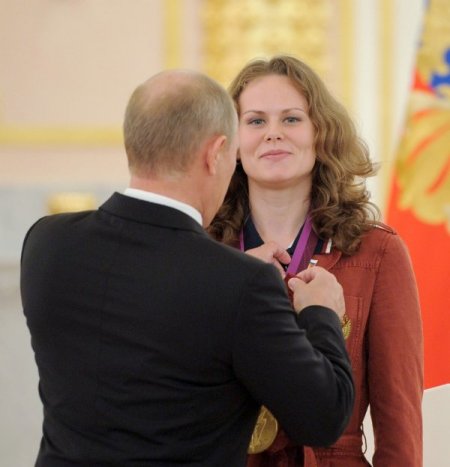 Putin, Olimpiyata Giden Sporcuları Başarılı Buldu