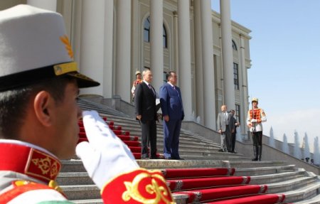 Putin, Tacikistan’da 30 yıllık askeri üs anlaşması imzaladı