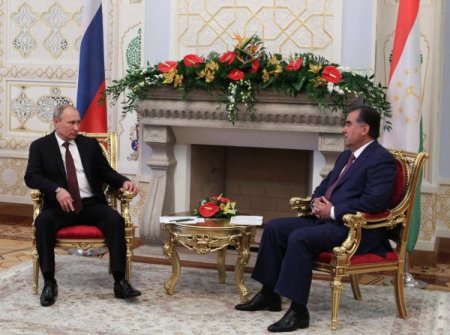 Putin, Tacikistan’da 30 yıllık askeri üs anlaşması imzaladı