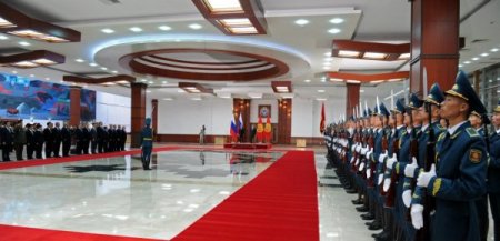 Putin Bişkek'ten eli dolu döndü