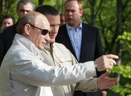 Putin Bu Kez Leoparlarla Birlikte