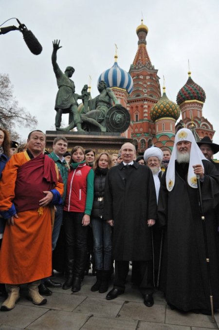 Putin din adamları ile Kızıl Meydan’da “Birlik” mesajı verdi