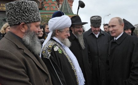 Putin din adamları ile Kızıl Meydan’da “Birlik” mesajı verdi