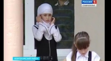 Putin dine saygı istedi, başörtülü derse izin çıktı