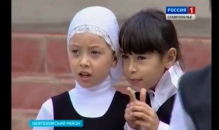 Putin dine saygı istedi, başörtülü derse izin çıktı