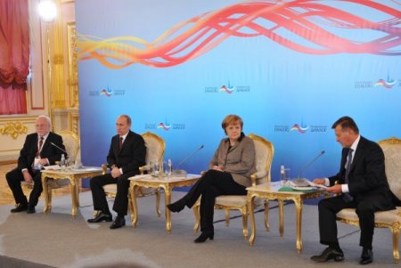 Putin: Esed’den önce, etnik ve dini grupların geleceği belirlenmeli