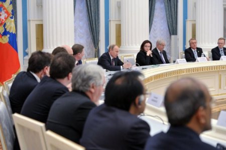 Putin: G-20 ekonomik durgunluktan çıkış yolunu bulmak zorunda