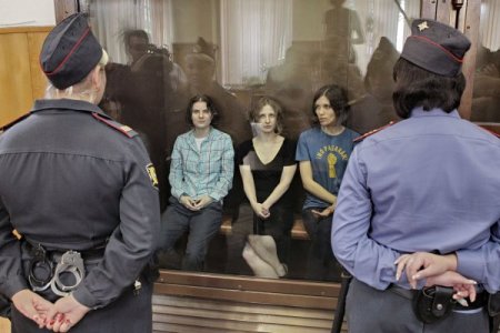 Putin Kaşıtı Punkçı Pussy Riot Grubu Üyelerine 2 Yıl Hapis