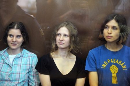 Putin Kaşıtı Punkçı Pussy Riot Grubu Üyelerine 2 Yıl Hapis