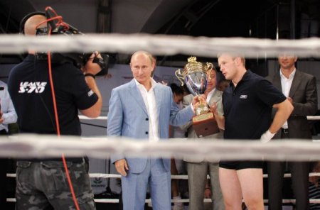 Putin Kuralsız Dövüş İzledi; Rus Sporcular Brezilya’yı Bozguna Uğrattı