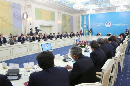 Putin: Sberbank’a on yıl önce yatan 100 dolar, şimdi 3700 dolar oldu