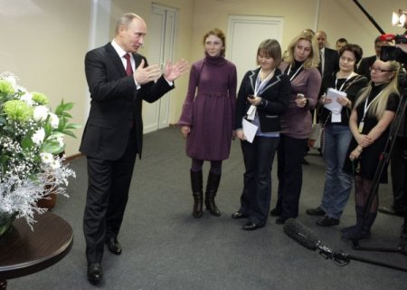 Putin Şiir Gibi Konuştu: Hayatımızı Kadınlara Borçluyuz