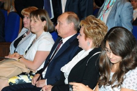 Putin ve eşi Lyudmila boşandıklarını açıkladı