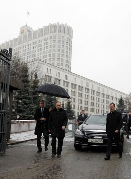 Putin ve Medvedev, reformcu Rus lider Stolıpin’in anıtına çelenk bıraktı