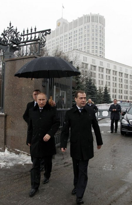 Putin ve Medvedev, reformcu Rus lider Stolıpin’in anıtına çelenk bıraktı