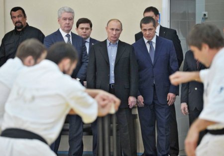 Putin ve ünlü dövüş aktörü Steven Seagel, Moskova’da spor tesisi açtı