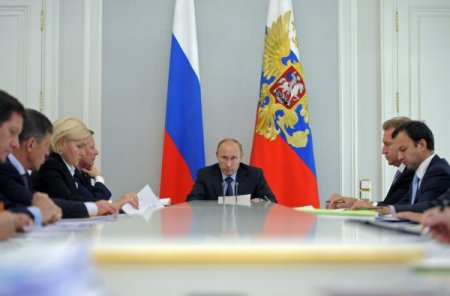 Putin’den, Medvedev’in bakanlarına fırça